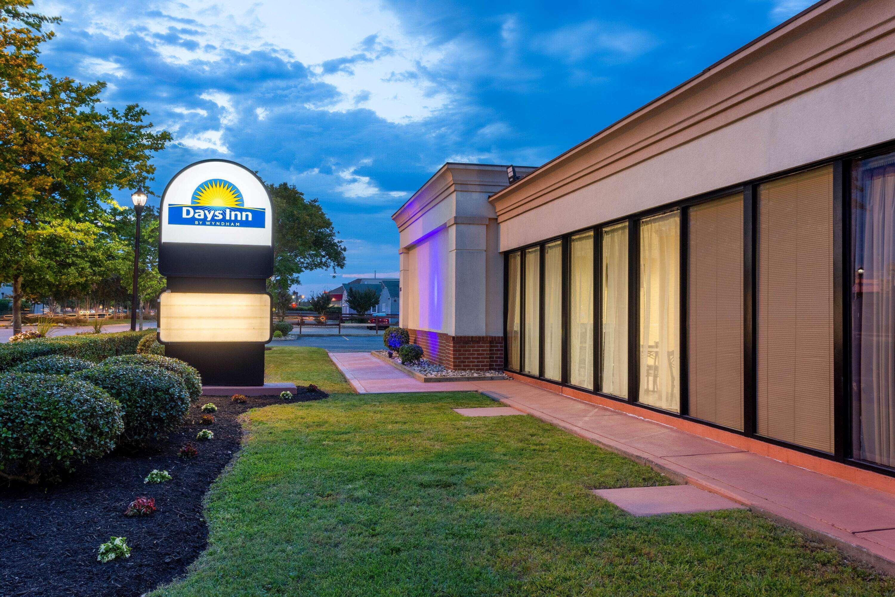 Days Inn By Wyndham Hampton Near Coliseum Convention Center Exterior foto