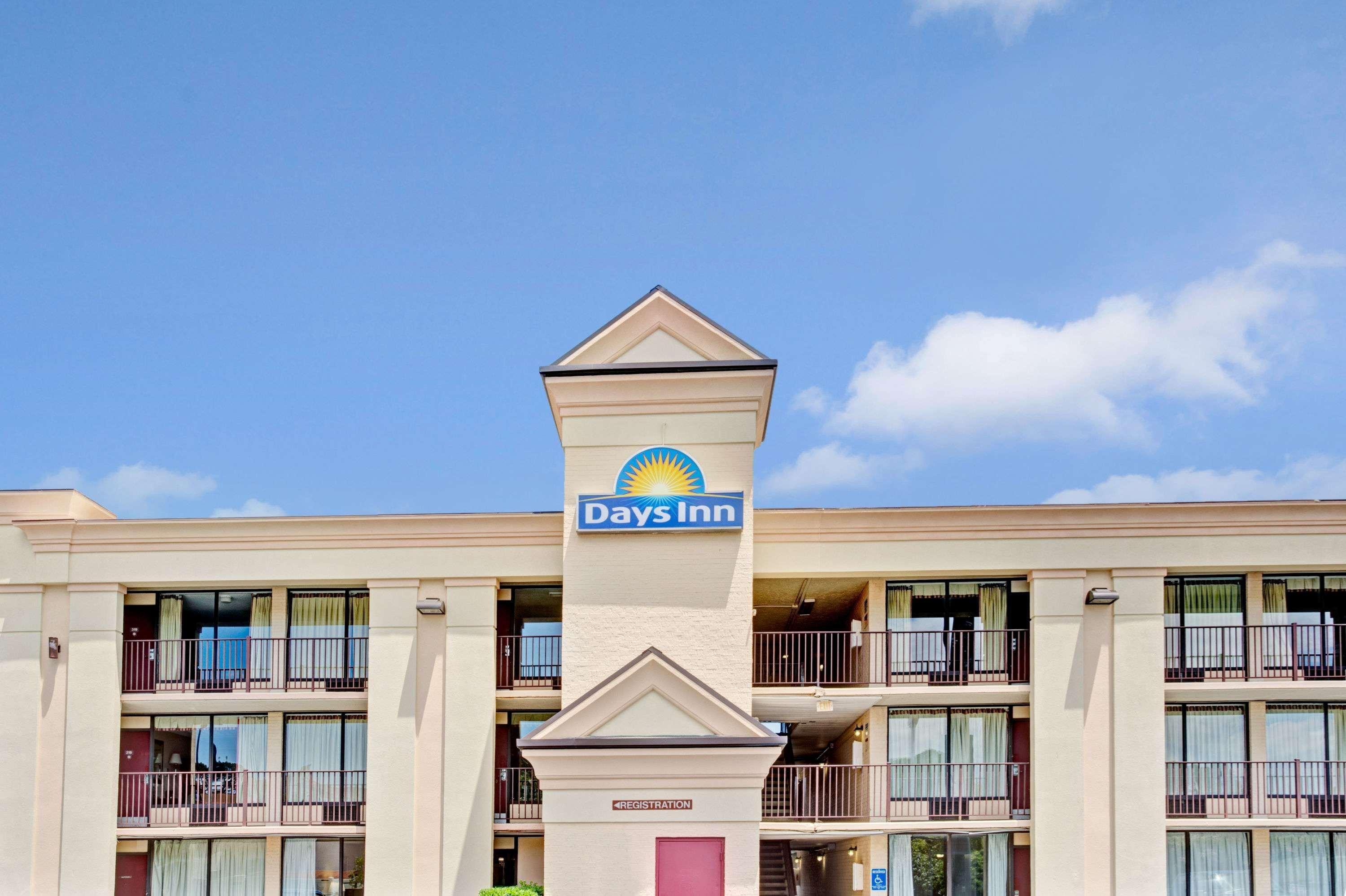 Days Inn By Wyndham Hampton Near Coliseum Convention Center Exterior foto