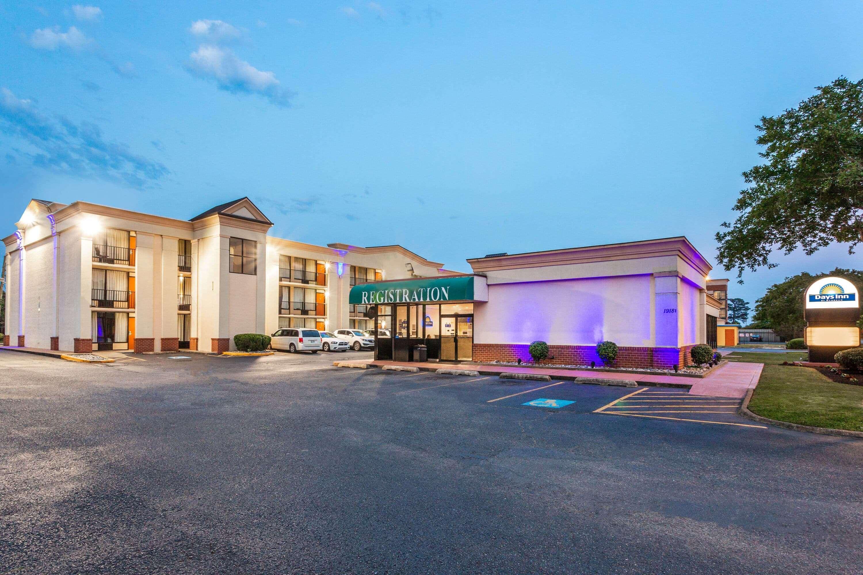 Days Inn By Wyndham Hampton Near Coliseum Convention Center Exterior foto