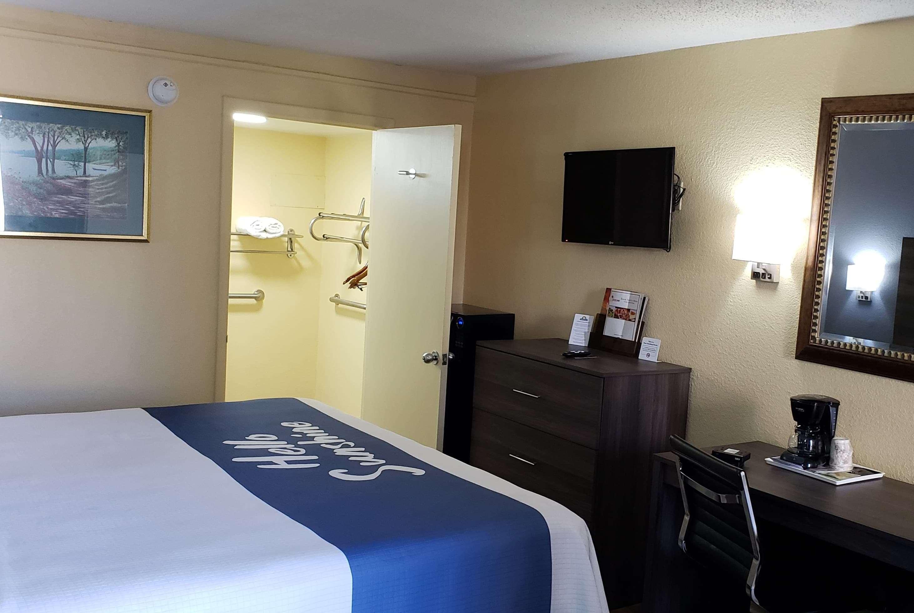 Days Inn By Wyndham Hampton Near Coliseum Convention Center Exterior foto